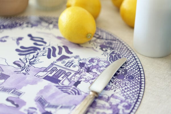 round placemeat with knife and for table setting