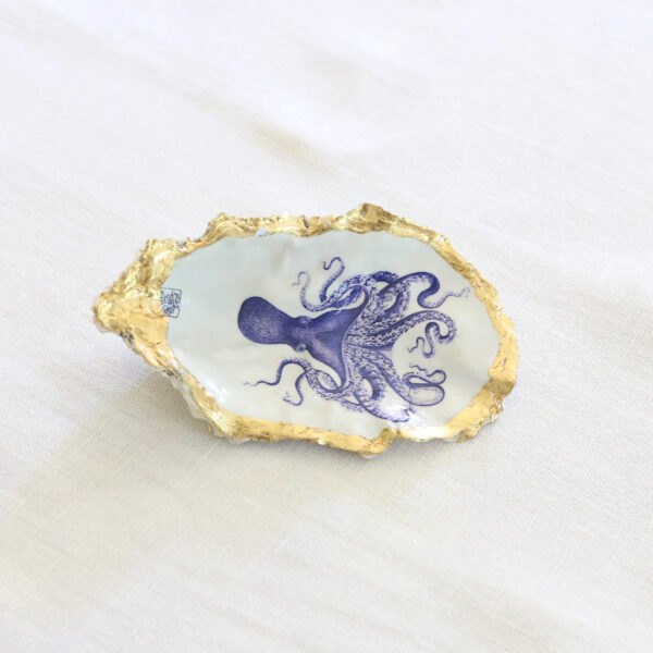 docorated oyster shell dish_octopus