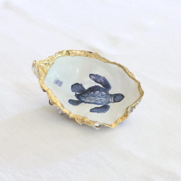 docorated oyster shell dish_turtle