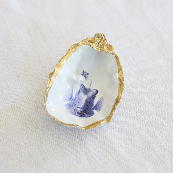 docorated oyster shell dish_fish