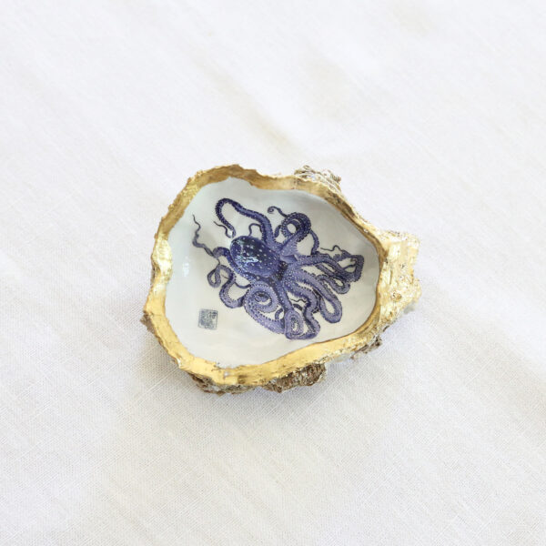 docorated oyster shell dish_octopus