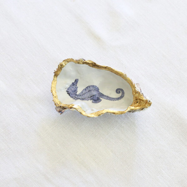 docorated oyster shell dish_seahorse