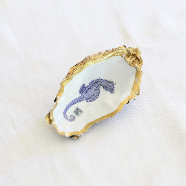 docorated oyster shell dish_seahorse