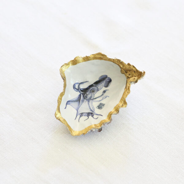 docorated oyster shell dish_squid