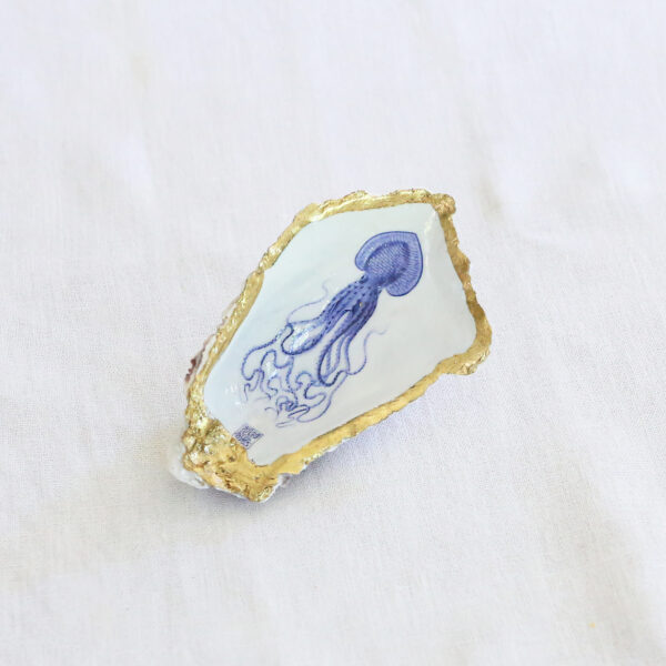 docorated oyster shell dish_squid
