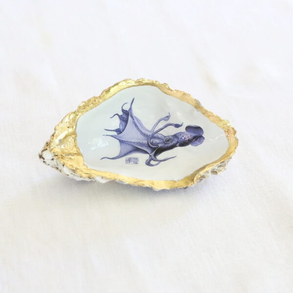 docorated oyster shell dish_squid