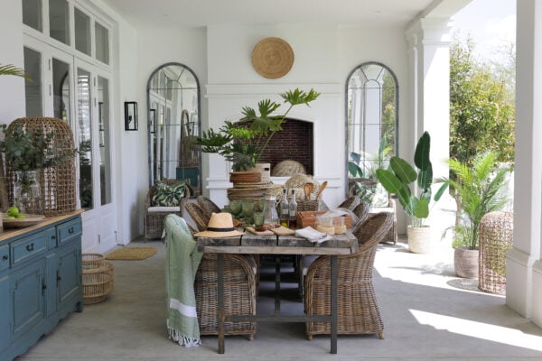 villa outdoor entertainment table inspiration