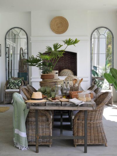 villa outdoor entertainment table inspiration