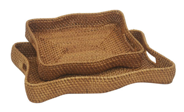 rattan tray set in a scalloped shape